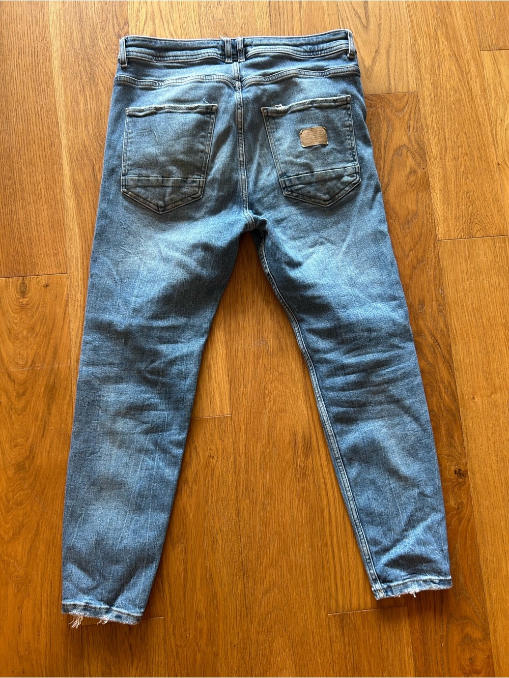 Zara Men's Skinny Jeans in Medium Blue Wash - Picture 2 of 3